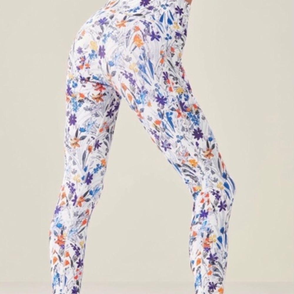 Fabletics Floral Print legging Size Large